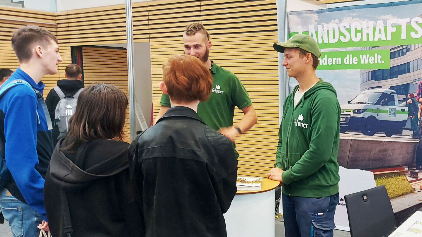 Mitarbeitende und Publikum auf der Ausbildungsmesse Vocatium